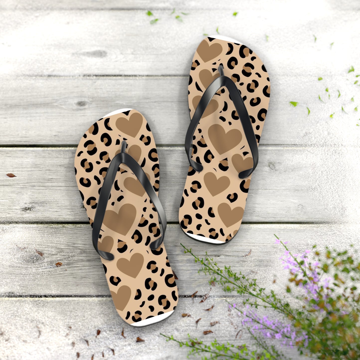 Leopard Print Heart Flip Flops – Trendy Summer Sandals for Beach and Casual Wear