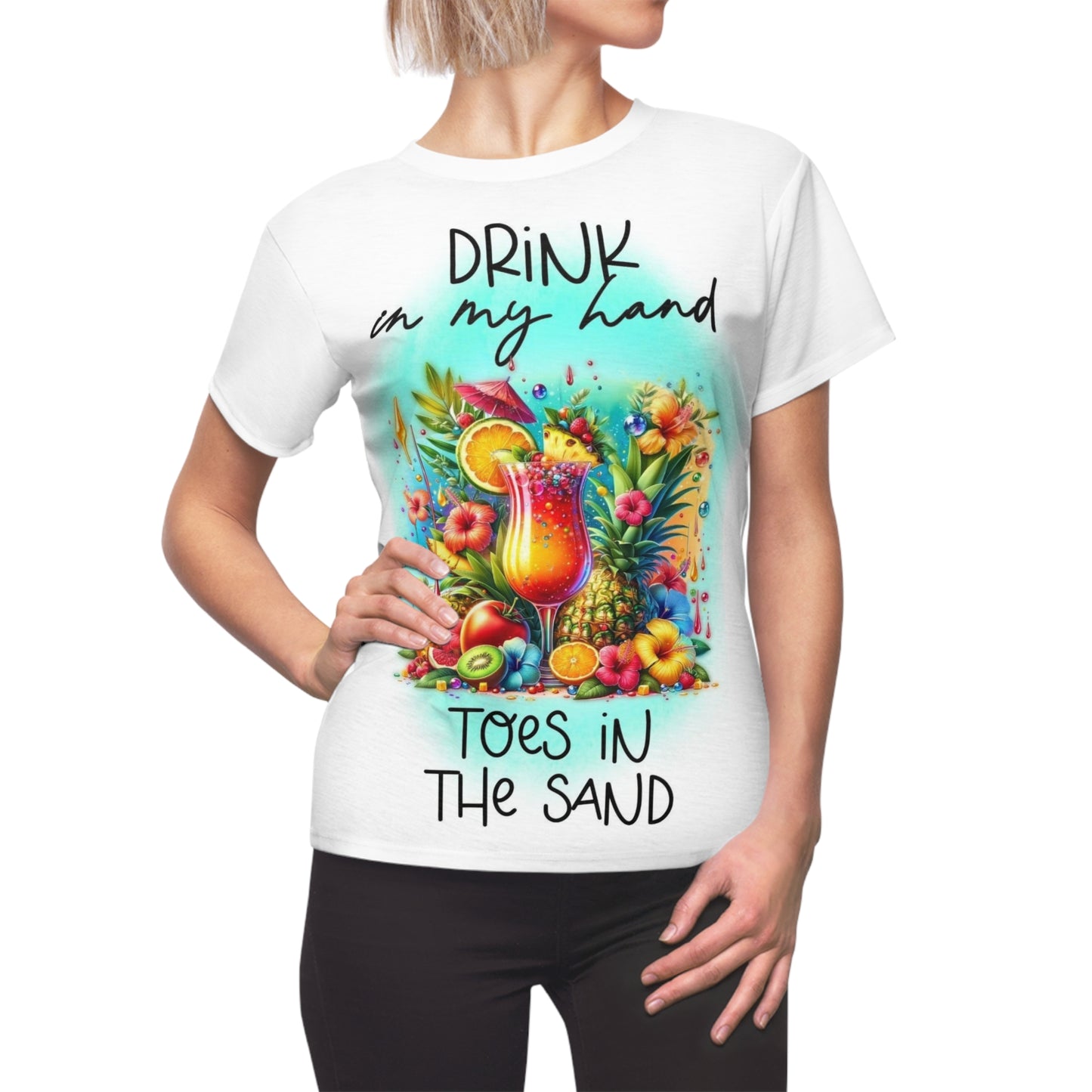 Tropical Drink Vibe Damen-T-Shirt – „Drink in My Hand, Toes in the Sand“