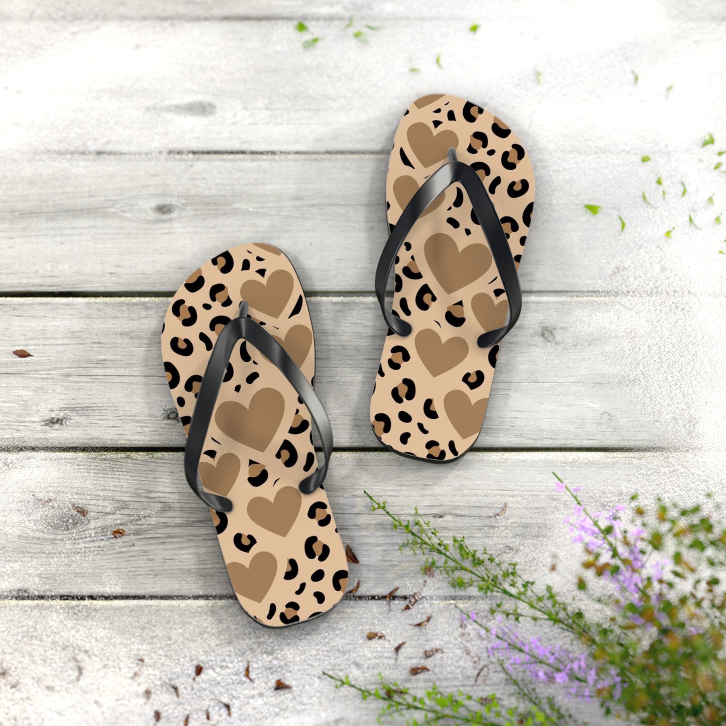 Leopard Print Heart Flip Flops – Trendy Summer Sandals for Beach and Casual Wear