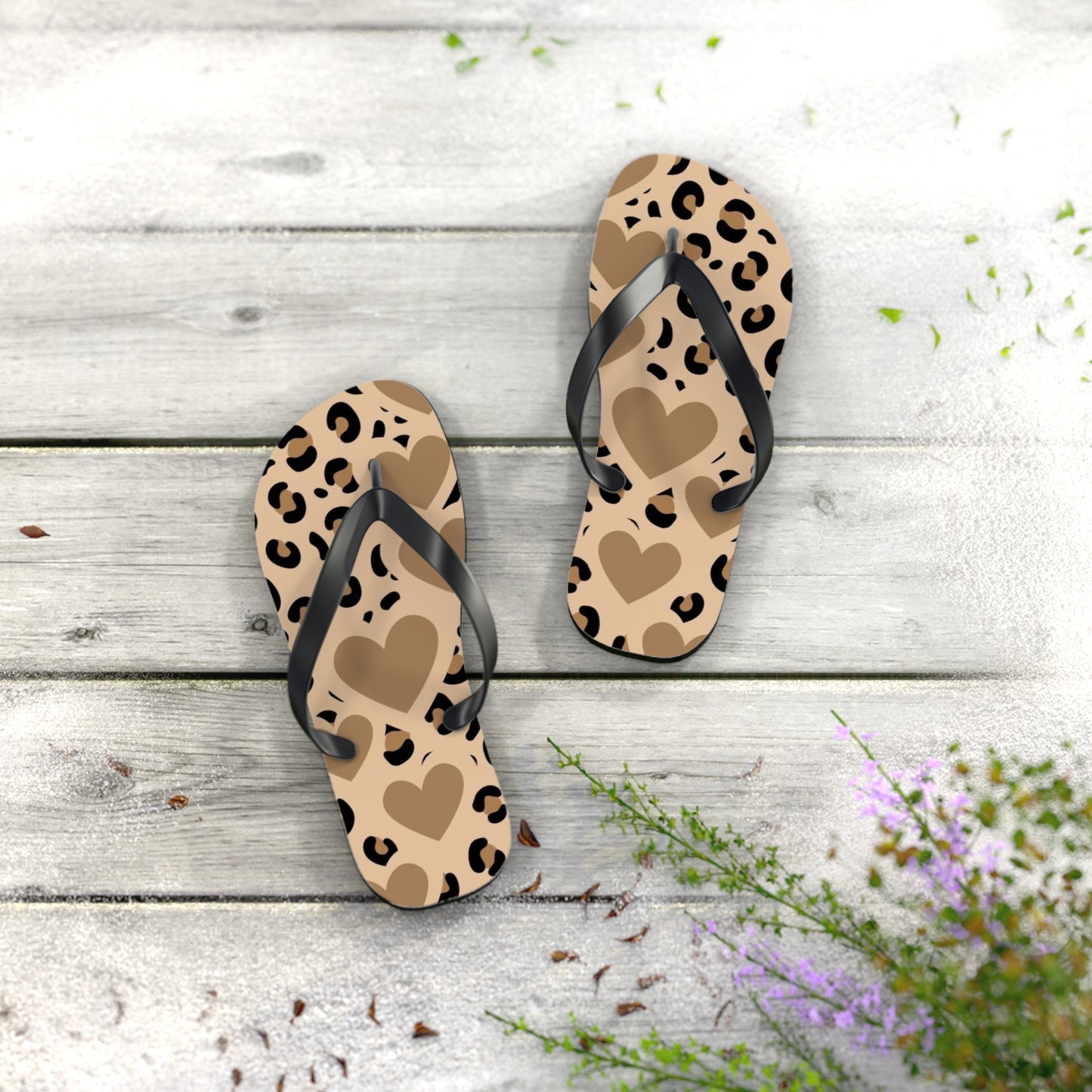 Leopard Print Heart Flip Flops – Trendy Summer Sandals for Beach and Casual Wear
