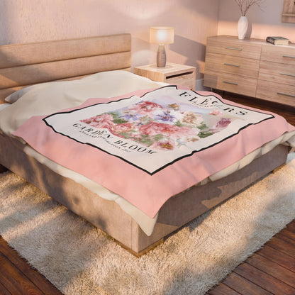 Floral 'Fleurs Garden Bloom' Velveteen Plush Blanket