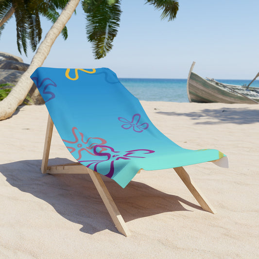 Lebendiges Strandtuch mit buntem Blumenmuster für Sommerspaß